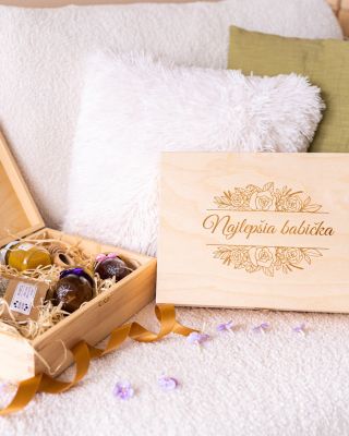 👵💖 Pre tú najlepšiu babičku Babičky rozdávajú lásku a starostlivosť na každom kroku, a práve preto si zaslúžia byť samy...